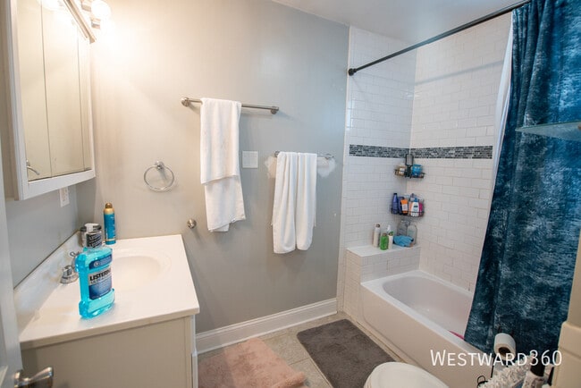 Photo - 2844 N Whipple St Unit CH1