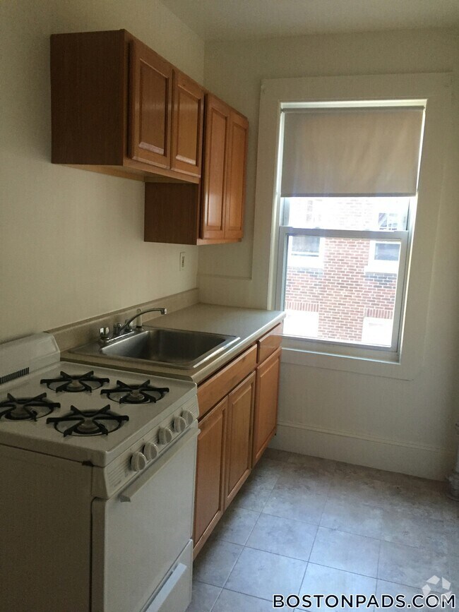 Building Photo - 157 Summer St Rental