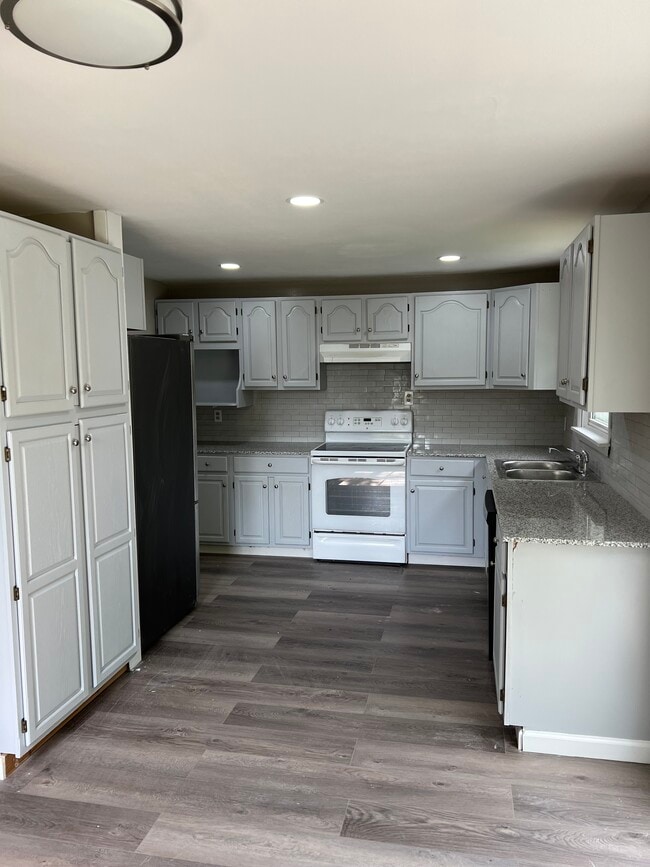 Photo - 7441 Farmstead Rd