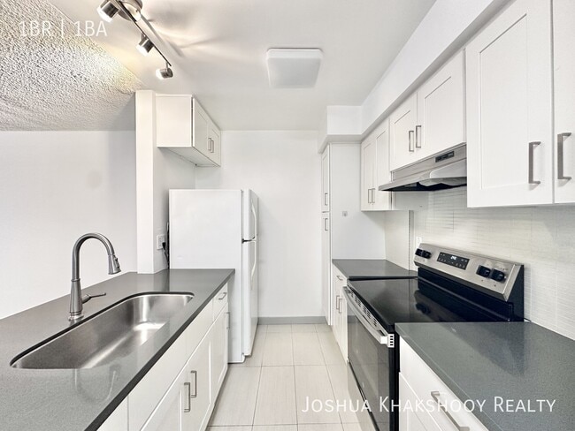 1603 N Poinsettia Pl Unit 115
