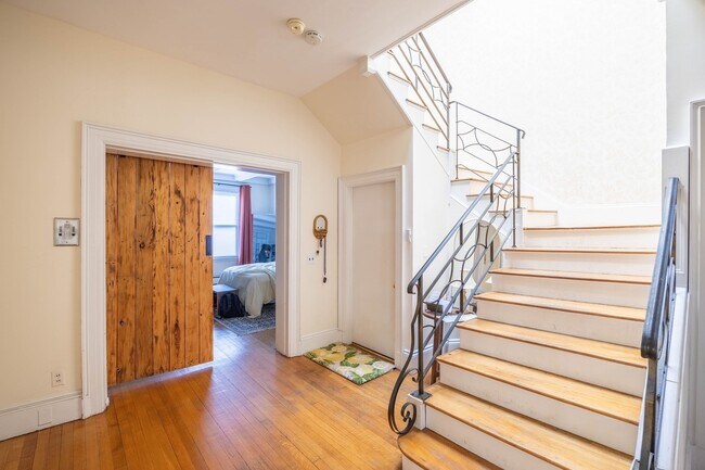Photo - 1712 Beacon St Unit 2