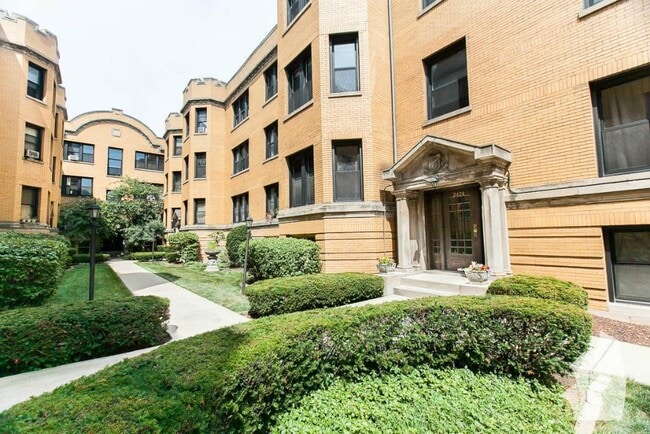 Building Photo - 2431 N Sawyer Ave Unit 1E