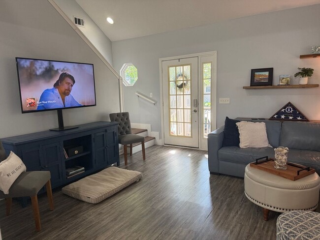 Photo - Beautiful Custom Finishes! - Yacht Cove - Mid Island Location