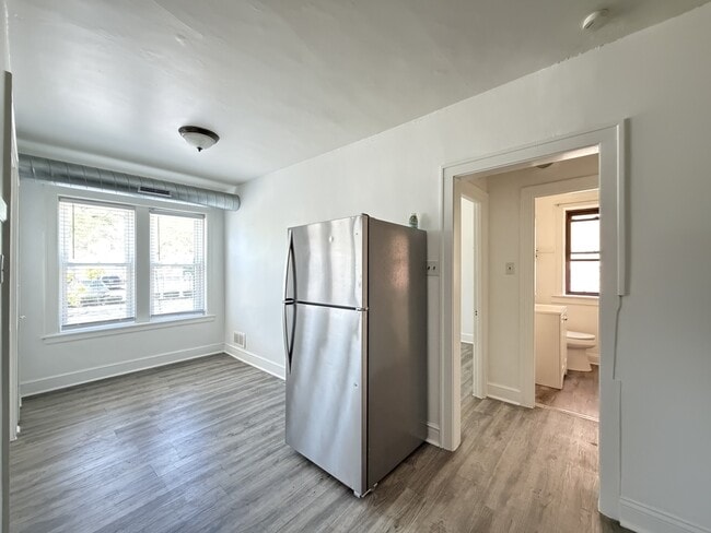 Photo - 1605 N McVicker Ave Unidad 2