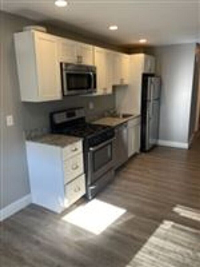 Photo - 875 E 2nd St