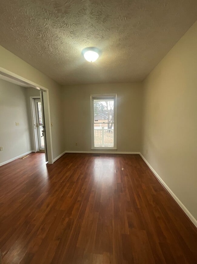 Photo - 4326 Bridge St