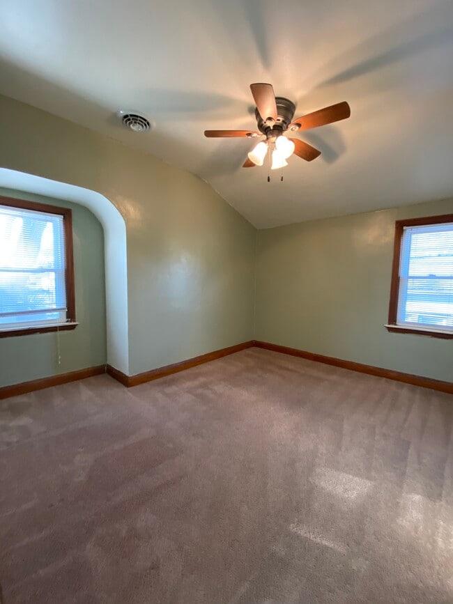 Building Photo - 438 S 65th St