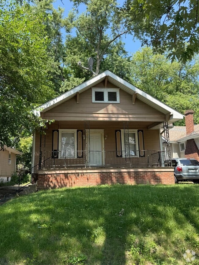 Building Photo - 2241 Yale Blvd Rental