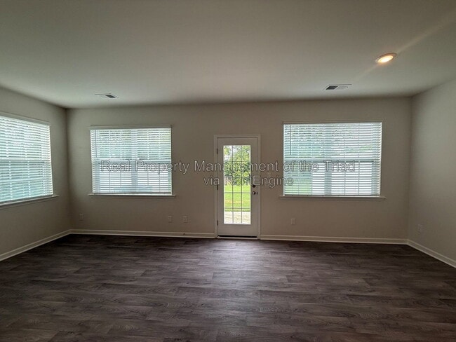 Photo - 1106 Broholmer Ln