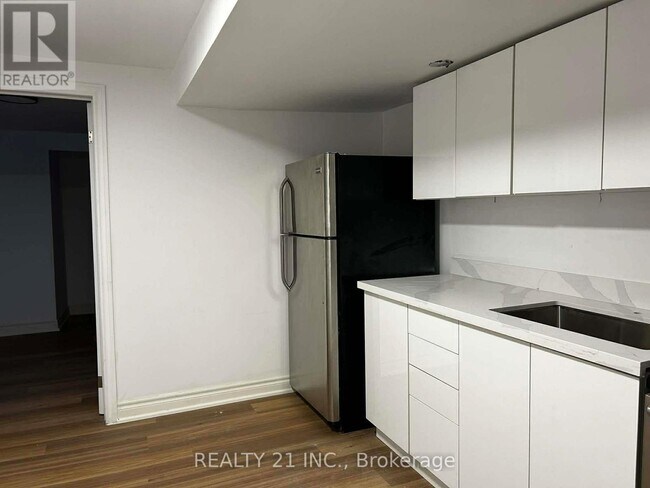 Photo - 164 Williamson Dr E