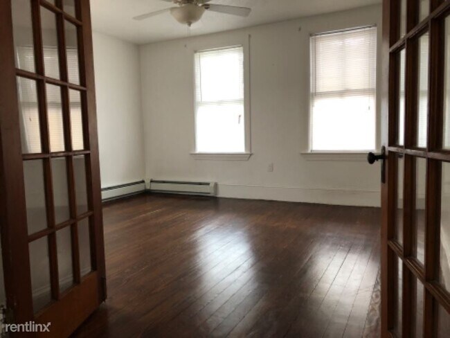 Photo - 1 br, 1 bath Apartment - 322 Central St