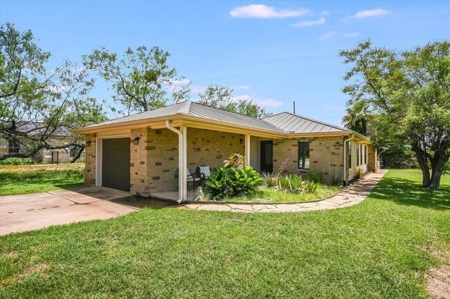Building Photo - 603 Sunray