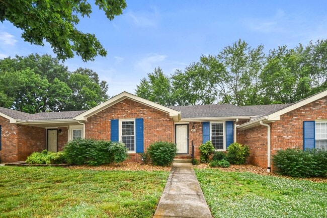 Building Photo - Two Bedroom in Sango!