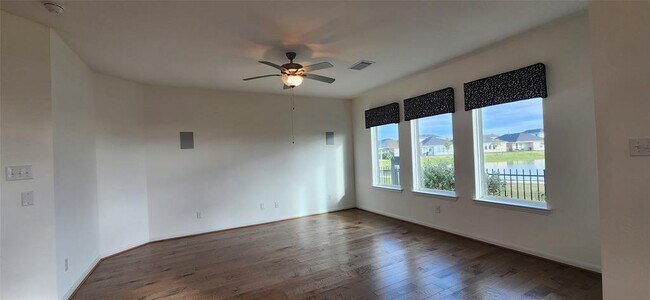 Photo - 201 Water Grass Trl