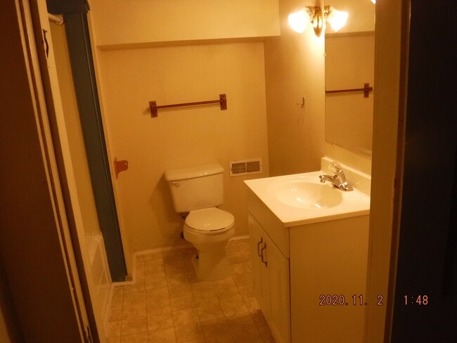 full bath, up - 102 S F St Unit 102