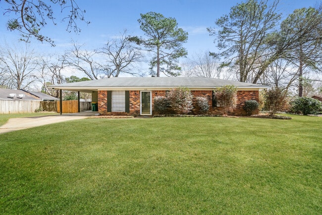 Building Photo - 320 Southridge Dr