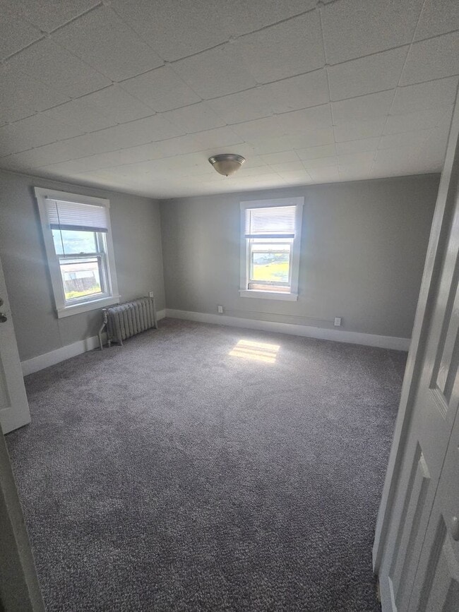 719 E 15th St Unit Upper Unit