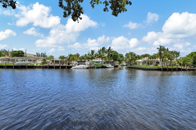 Building Photo - 14 Royal Palm Way Unit 401