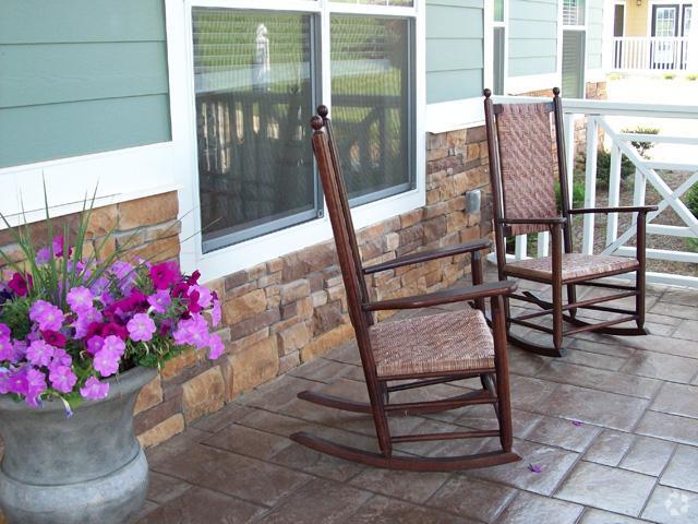 Patio Area - Knob Creek Apartments
