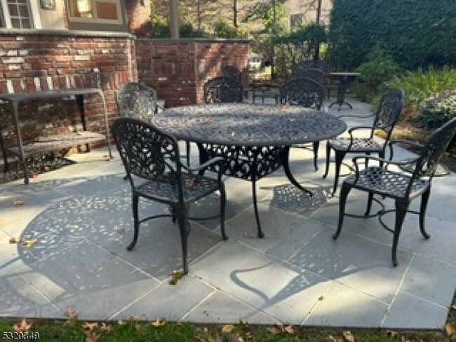 Photo - 722 Hyslip Ave