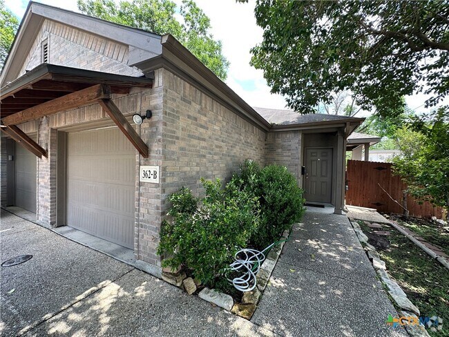 Building Photo - 362 E Faust St Rental