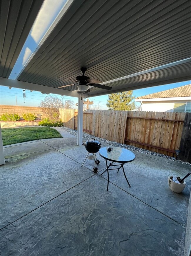 Photo - 1841 Zurlo Way