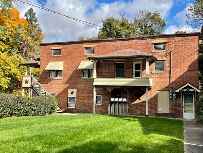 Building Photo - QUIET + PRIVATE 1 Bedroom Available! Unit 1