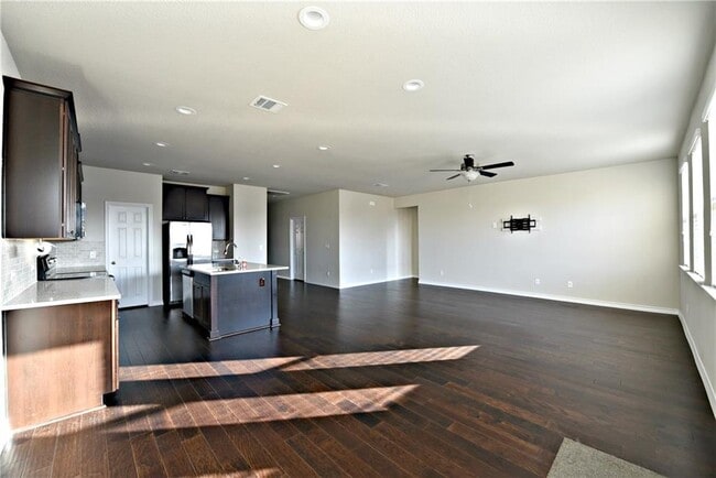 Photo - 517 Whitney Trail