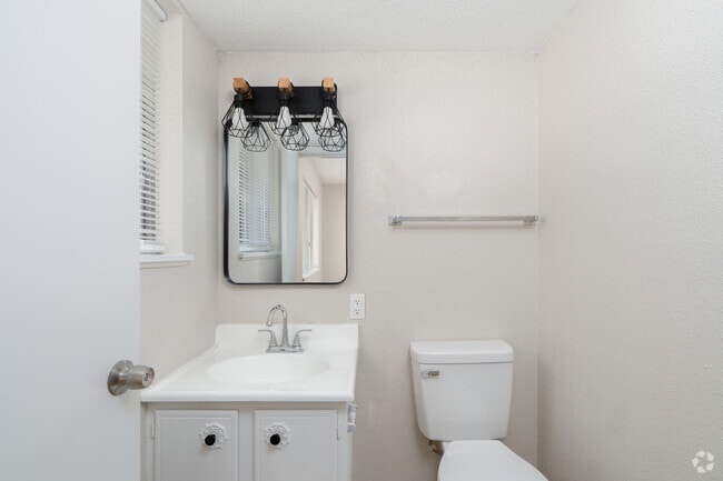 2BR, 1.5BA - 947SF - Primary Bathroom - Palomino Apartments