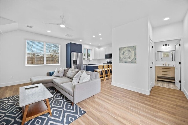 Photo - 4704 Enchanted Ln