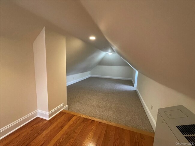 Photo - 139 S Broadway Unidad 8