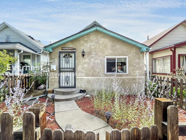 Building Photo - 1336 Kalamath St