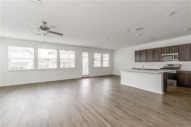 Photo - 712 Affazia Ln