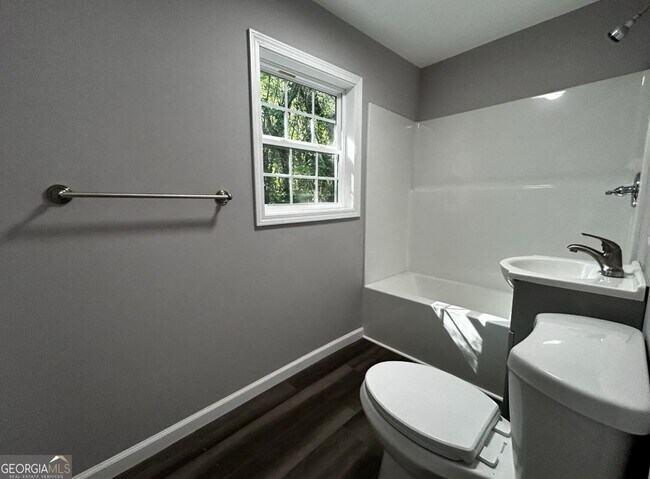 Photo - 88 Watson Dr SW