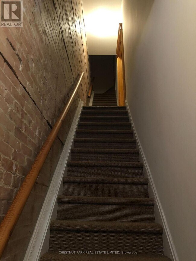 Photo - 476 Roncesvalles Ave