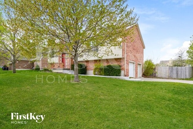 Photo - 1004 SE Dover Dr