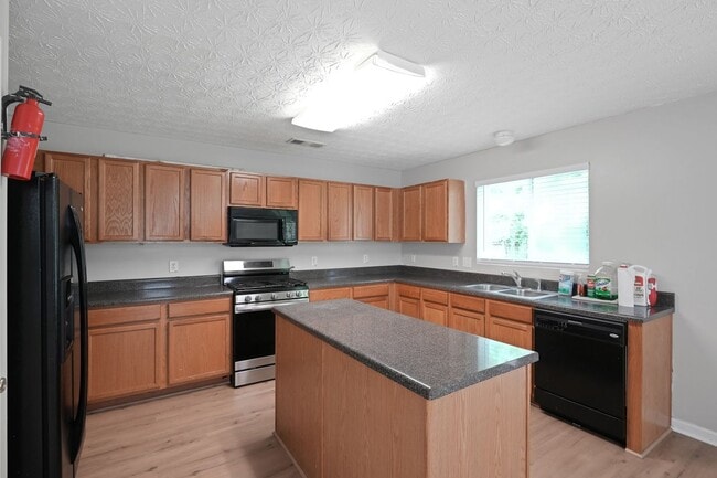 Photo - 415 Silver Spring St