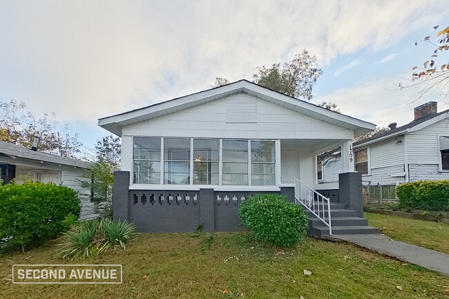 Building Photo - 1709 1st St S