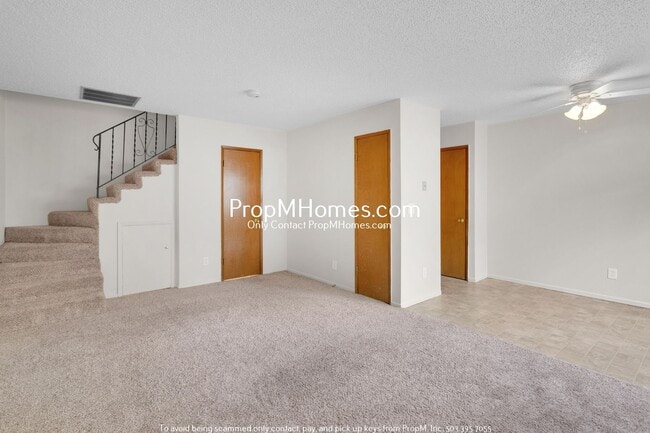 Building Photo - Two Story Two Bedroom in Beaverton - Depos... Rental