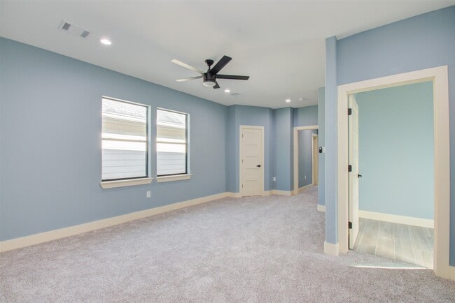 Building Photo - 6627 Apollo St