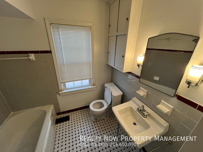 Photo - 988 Keystone Dr