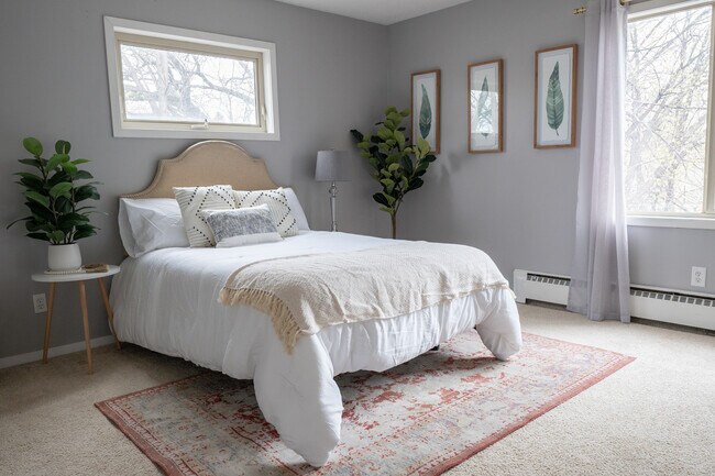 Photo - 5136 Hiawatha Ave