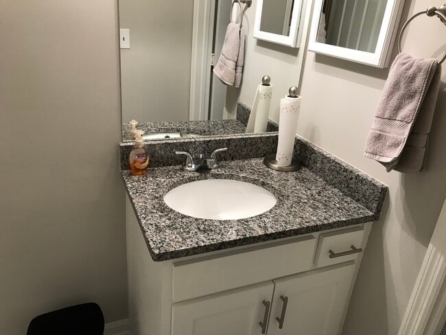Photo - 319 Granville Ct Unit 319