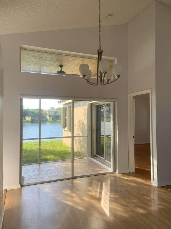 Photo - 856 Stanton Dr