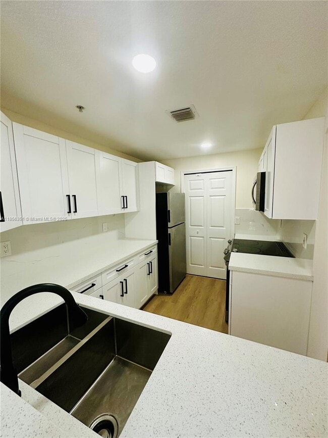 Photo - 6630 NW 114th Ave Unidad 1526