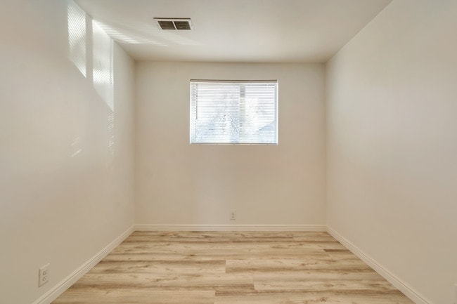 Photo - 570 North 200 West