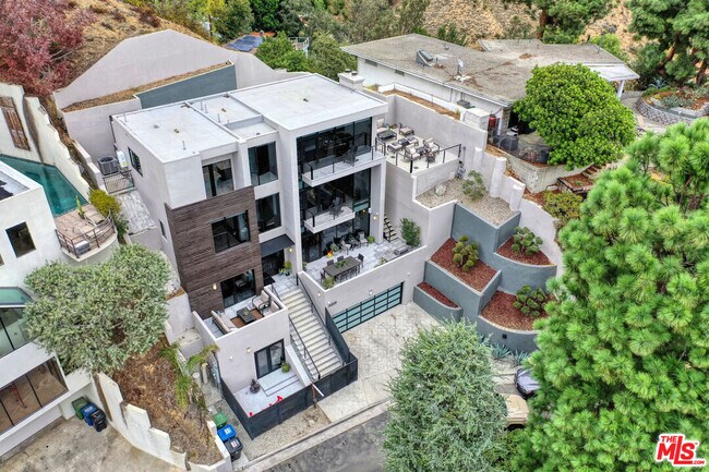 6459 Rodgerton Dr