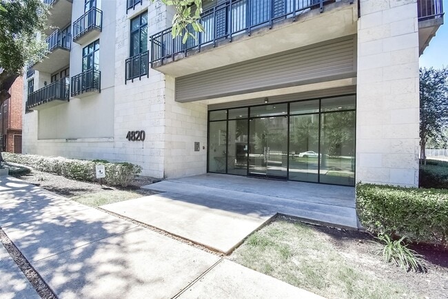 Building Photo - 4820 Caroline St Unit 407