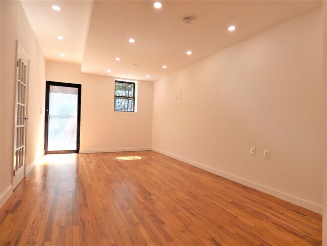 Photo - 525 E 5th St
