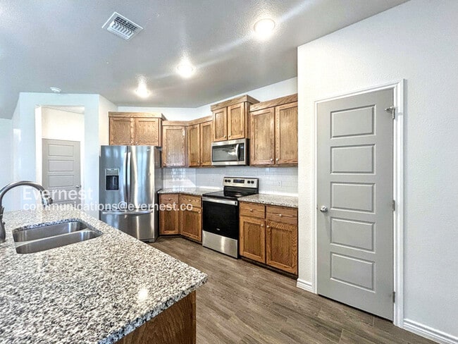 Photo - 2216 Hornbeam St
